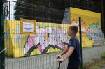 Около 200 райдеров ежедневно приходят на площадку в парке ДК в сезон. Пока мы разговаривали, только при нас пришли покататься два брата лет десяти с мамой, девочка с папой, еще несколько ребят подходили — и с огорченным видом уходили, увидев табличку. Фото/ Алина Щекотова, Ревда-инфо